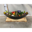 Frühlingsmix im Schiff auf Holzbrett